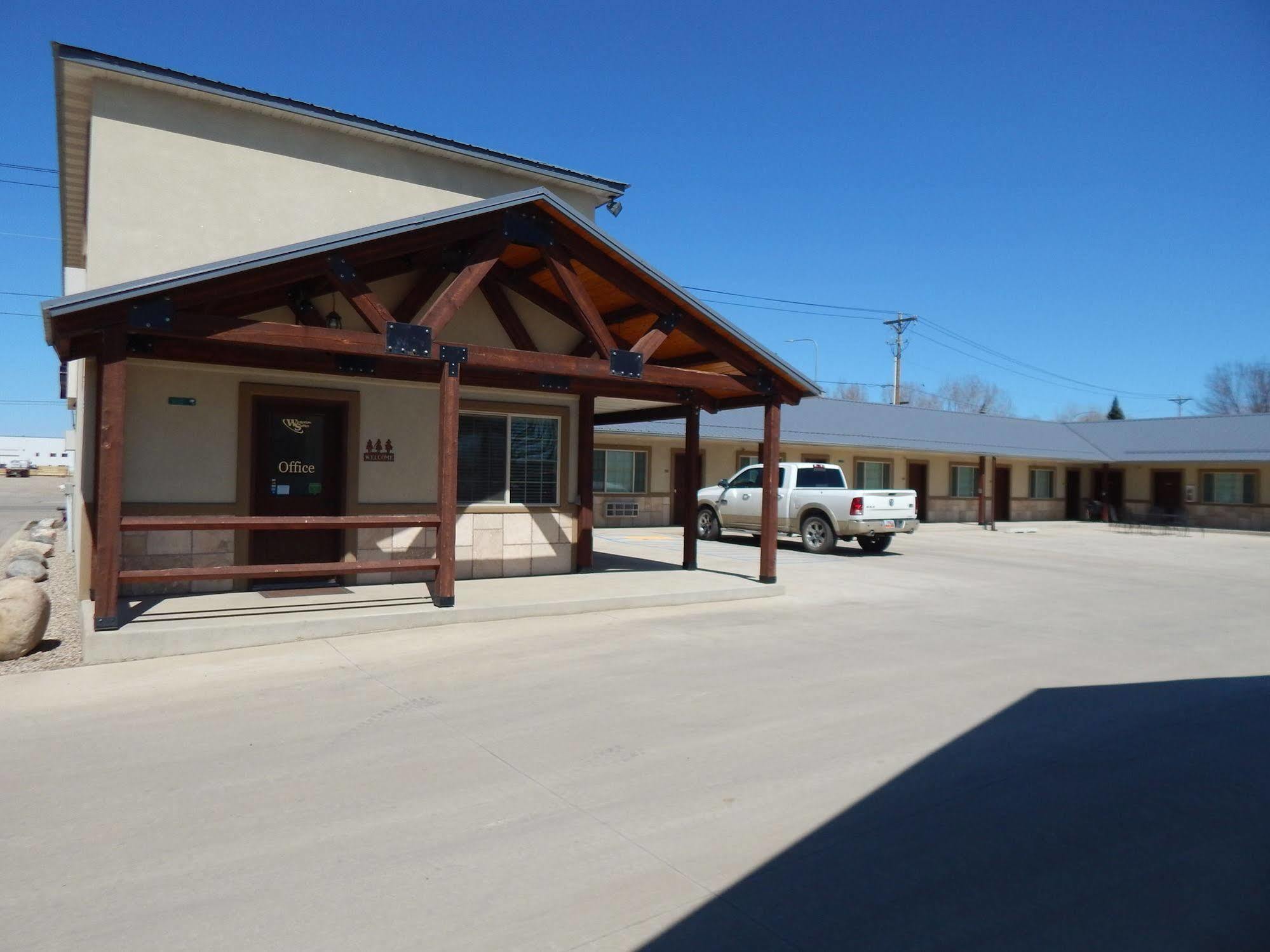 Winterton Suites 威利斯顿 外观 照片